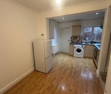 2 bedroom end of terrace house to rent - Photo 5