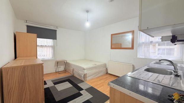 Studio to rent - Photo 1