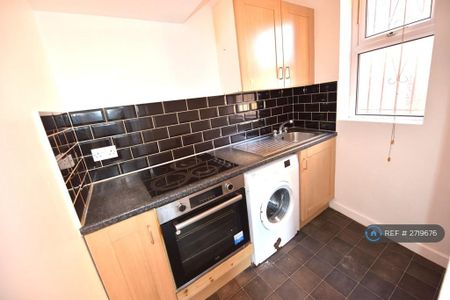 2 bedroom end of terrace house to rent - Photo 4