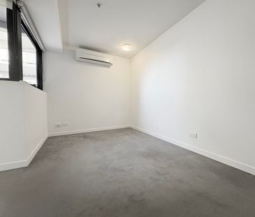 Modern Apartment in Prime Footscray Location - Photo 6