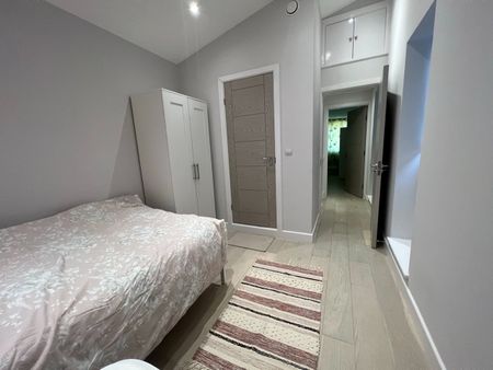 2 Bed Semi-Detached House, Rosebank Way, W3 - Photo 2