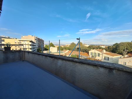 Location Appartement 2 pièces 47m² MARSEILLE 4ème - Photo 3