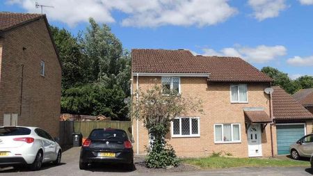 Marigold Close, Woodhall, SN2 - Photo 4