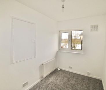 3 bedroom end of terrace house to rent - Photo 3