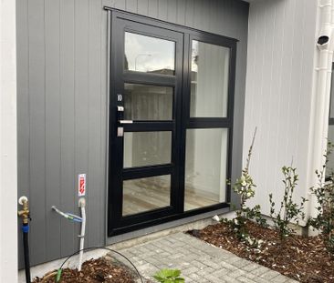 Modern Living - Photo 2