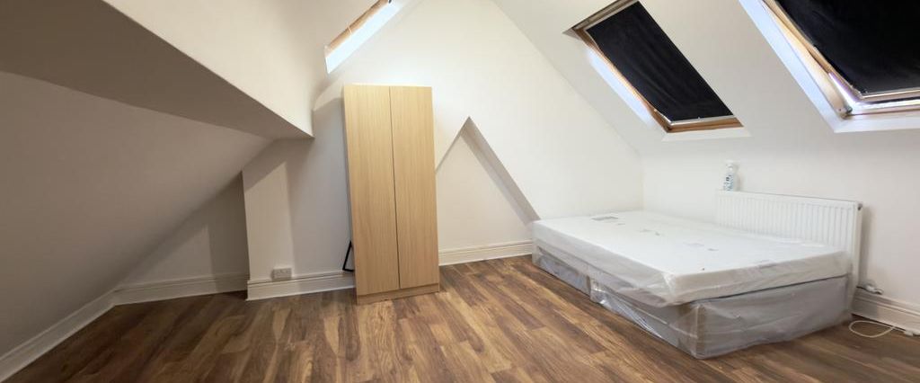 1 bedroom in a flat share to rent - Photo 1