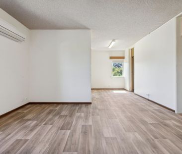 Secure two bedroom unit - Photo 2
