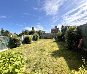 4 bedroom semi-detached house to rent - Photo 5