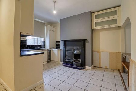 2 bedroom terraced house to rent - Photo 4