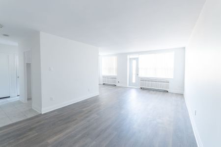 For Lease - 29 Upper Canada Drive Unit# 416, Toronto, Ontario - Photo 2