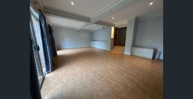Spacious Family Home with Beautiful Views - Photo 1