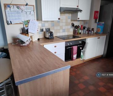 1 bedroom in a house share to rent - Photo 4