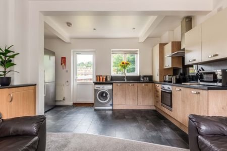 5 Bed Semi-Detached House, Colbourne Avenue, BN2 - Photo 3