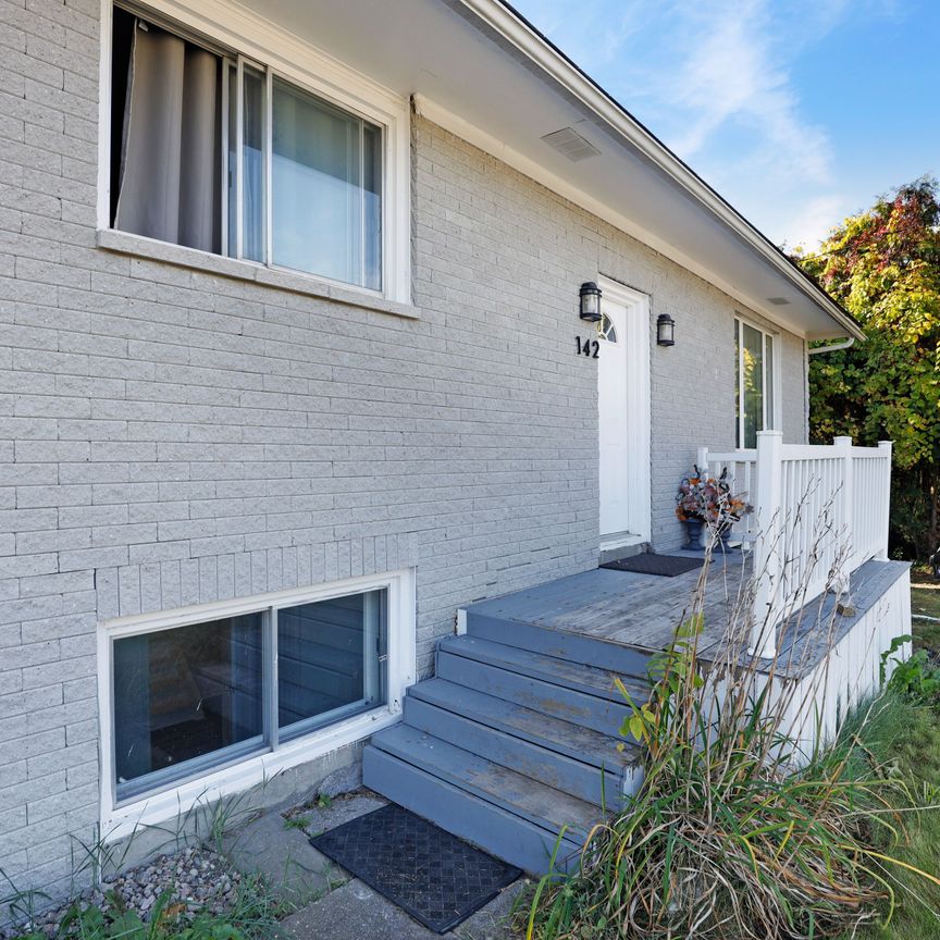 For Lease - 142 Meadowlands Drive, Meadowlands - Crestview and Area, Ontario - Photo 1