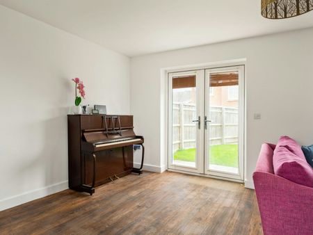 Semi-detached house to rent on - Photo 3