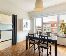 Verzorgd, licht appartement in centrum Wilrijk - Foto 6