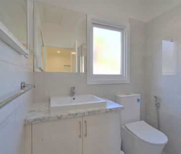 Greatly Located 3 Bedroom House in Huntingdale! - Photo 6