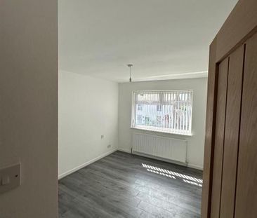 3 bedroom detached house to rent - Photo 4