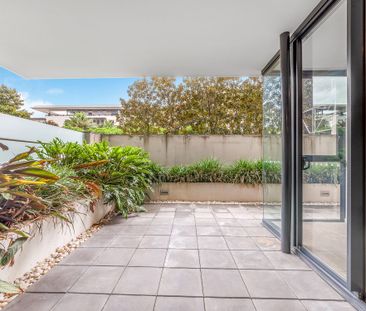 One Bedroom Apartment with Oversized Courtyard - Photo 5