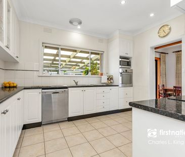 Spacious Family Home in the Heart of Moama - Photo 3