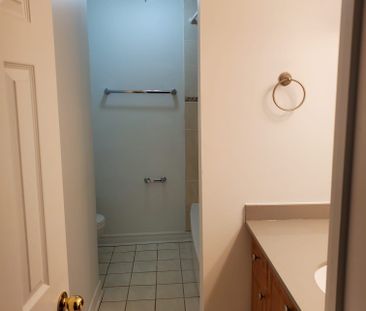 For Lease - 7 Townhouse Crescent, Brampton, Ontario - Photo 2