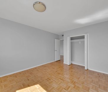 For Lease - 9 Deer Park Crescent Unit# 401, Toronto, Ontario - Photo 3