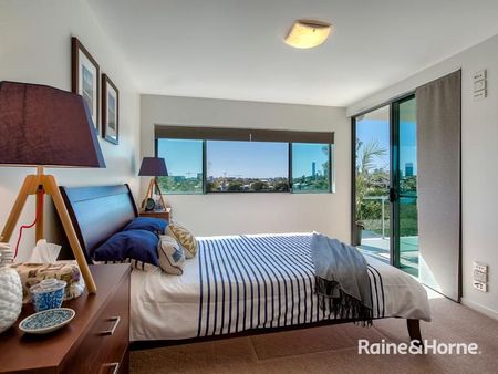 Luxury Professional Apartment with River and City Views! - Photo 5