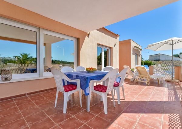FOR RENT VILLA MORAIRA with 4 bedrooms for LONG TERM NEAR THE BEACH AND THE CITY