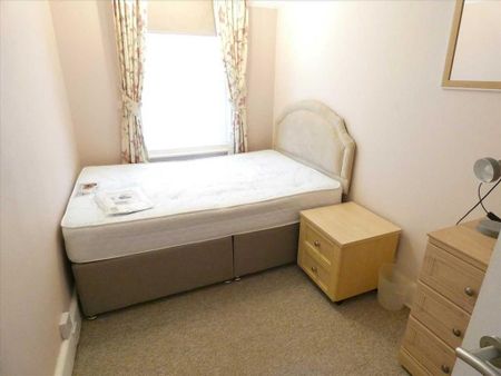 4 bedroom detached house to rent - Photo 3