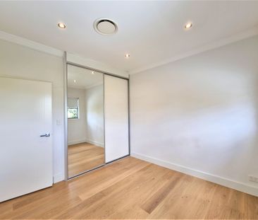 Stylish and Timeless Four Bedrooms Duplex - Photo 4