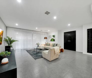 Sophisticated Single Level with Park Views! - Photo 3