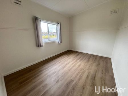Fully Renovated 2 Bedroom Home - Photo 2