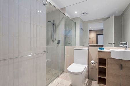 One Bedroom Prime Broadbeach Living - Photo 5