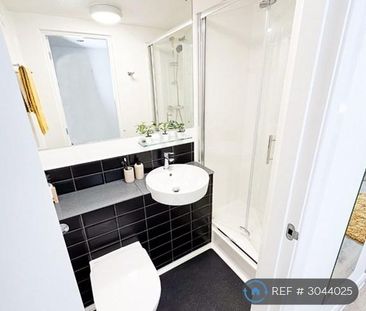 1 bedroom in a flat share to rent - Photo 5