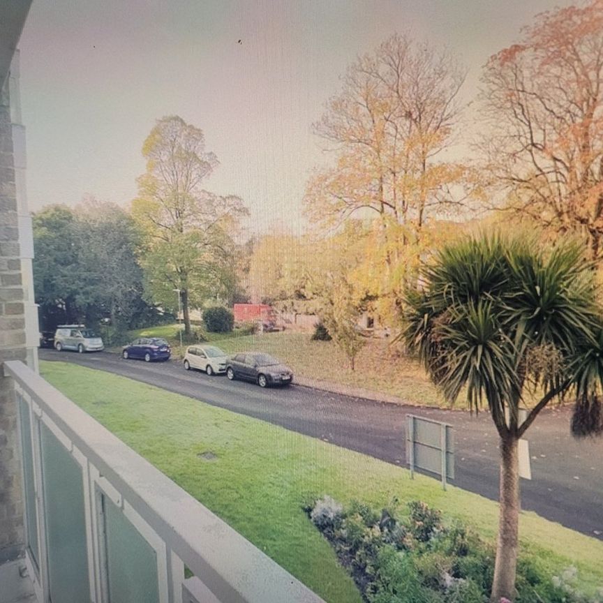 3 Bed Flat, Kingsmere, BN1 - Photo 1