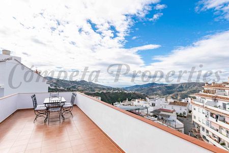 Townhouse in Cómpeta, Inland Andalucia in the mountains - Photo 5