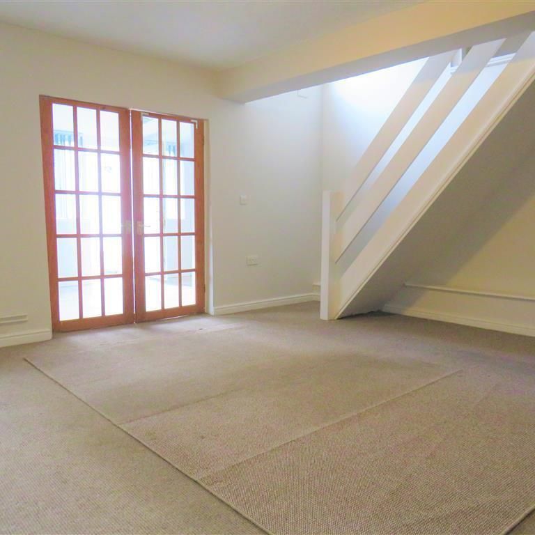 Alexandra Road - Photo 1
