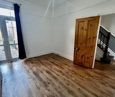 4 Bed Semi-Detached House, Beulah Hill, SE19 - Photo 2