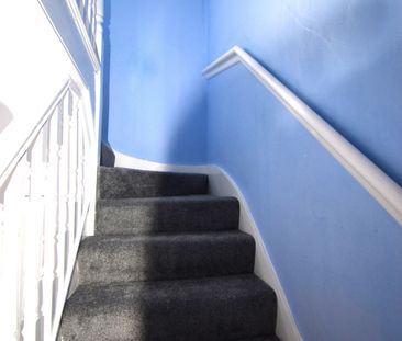 Three bedroom house ideal for working families- £2400 - Photo 1