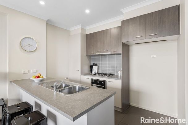 Modern Townhouse in a Quiet Glenroy Location - Photo 1