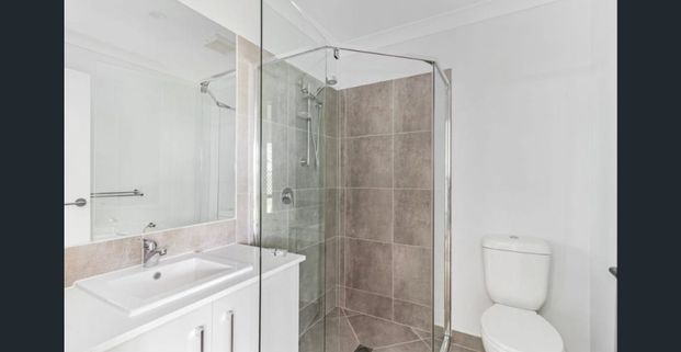 Modern 3-Bedroom Property - Low Maintenance Living! - Photo 1