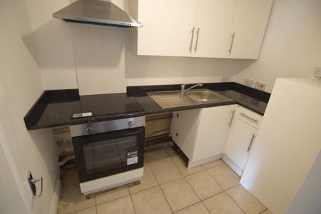 To Let 2 Bed Ground Floor Flat - Photo 4