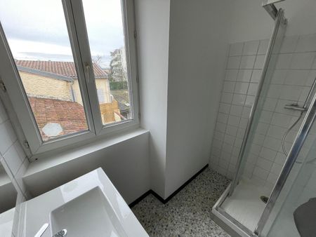 Location Appartement 3 pièces 52m² AUBENAS 07200 - Photo 2