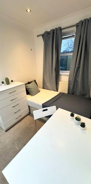 Room in a Shared House, London Road, HA9 - Photo 1