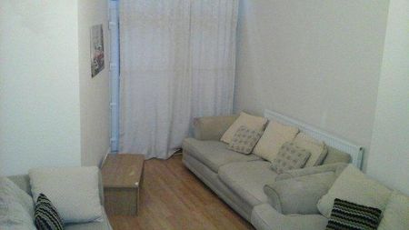 4 bedroom house share to rent - Photo 2