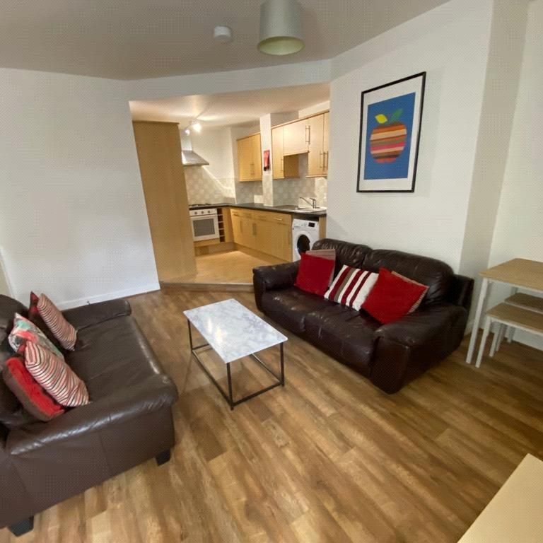 3 bedroom property to rent - Photo 1