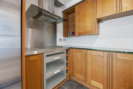 3 bedroom flat to rent - Photo 4