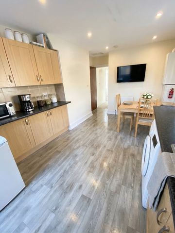 Room in a Shared Flat, West Ham Lane, E15 - Photo 2