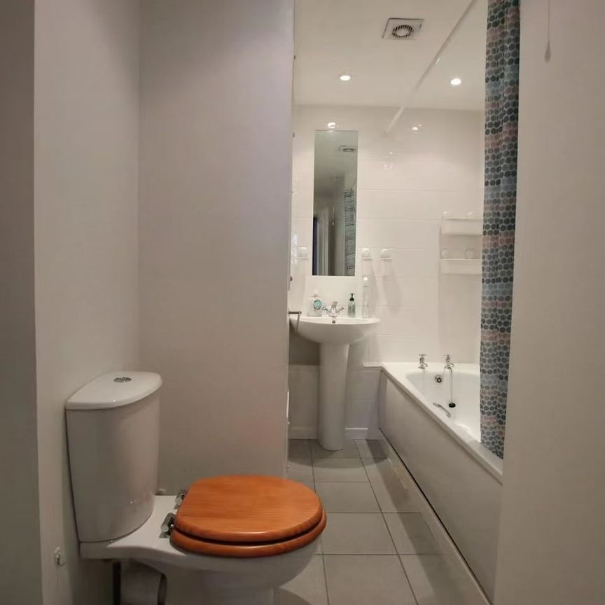 Room in a Shared Flat, Stewartville Street, G11 - Photo 1