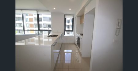 Modern two bedroom apartment in sought after location - Photo 4